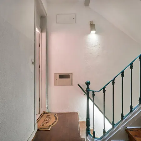 Nova Central - Bica 2e * Лиссабон